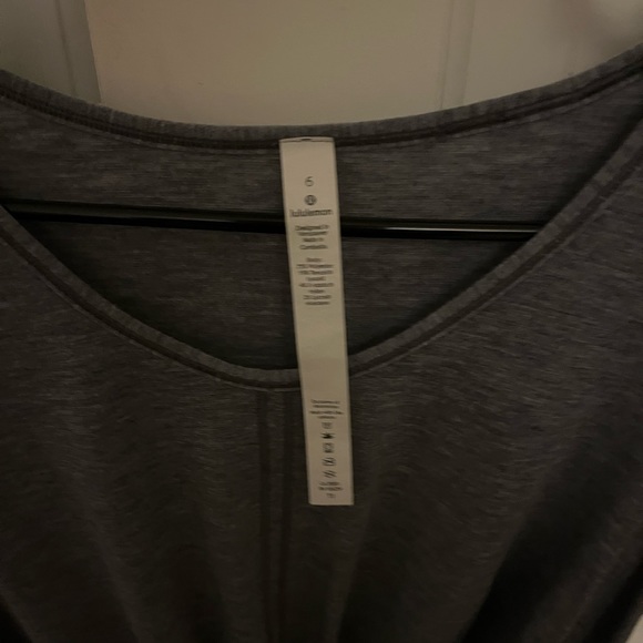 Lululemon t-shirt with twist// size 6 - Picture 2 of 2